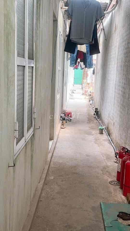 cần cho đi nhanh miếng đất có kèm nhà lô cấp 4
