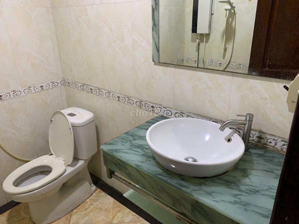 Chính chủ cho thuê phòng có ban công rộng rãi