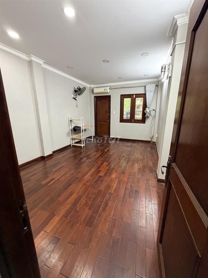 Chính chủ cho thuê phòng có ban công rộng rãi