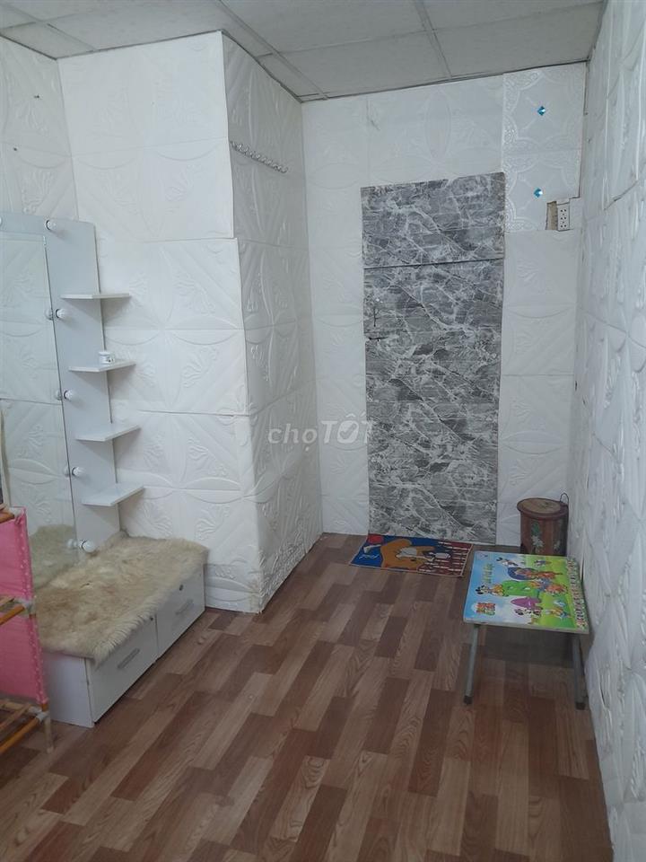 Phòng trọ giá rẻ Q1 giờ giấc tự do thuận tiện đi về