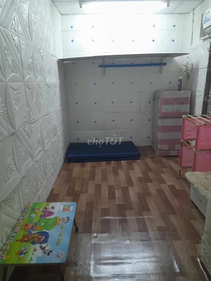 Phòng trọ giá rẻ Q1 giờ giấc tự do thuận tiện đi về