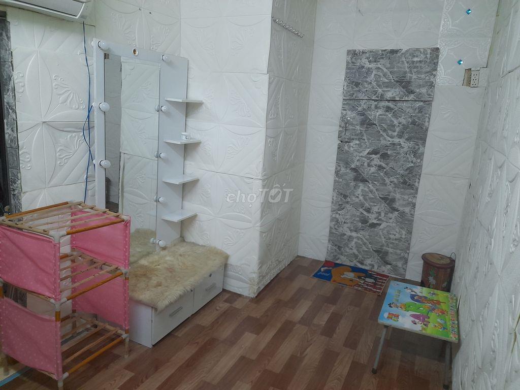 Phòng trọ giá rẻ Q1 giờ giấc tự do thuận tiện đi về