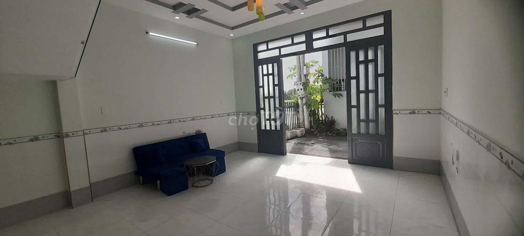 BÁN NHÀ 5M X 20M HẺM XE HƠI GẦN CHỢ BÌNH CHÁNH