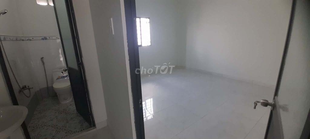 BÁN NHÀ 5M X 20M HẺM XE HƠI GẦN CHỢ BÌNH CHÁNH