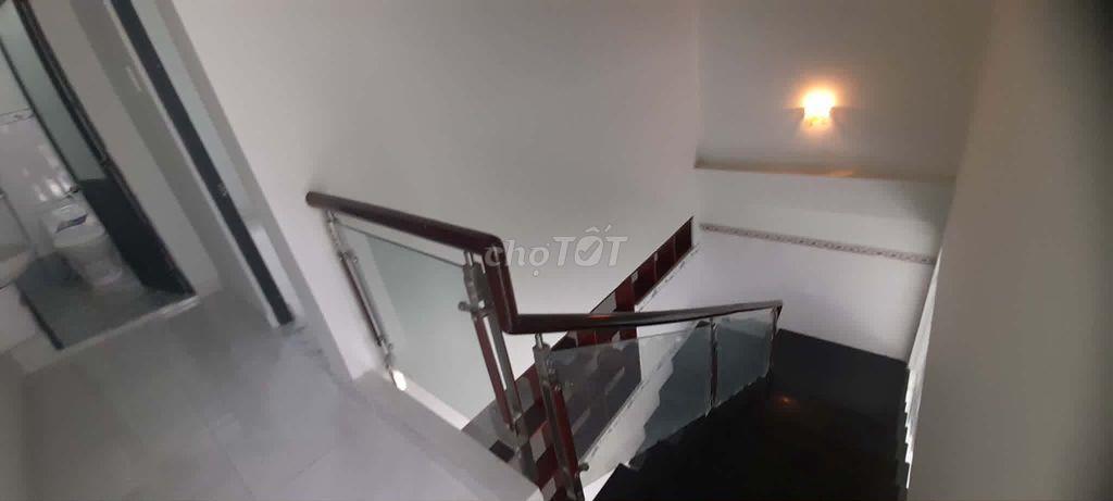 BÁN NHÀ 5M X 20M HẺM XE HƠI GẦN CHỢ BÌNH CHÁNH
