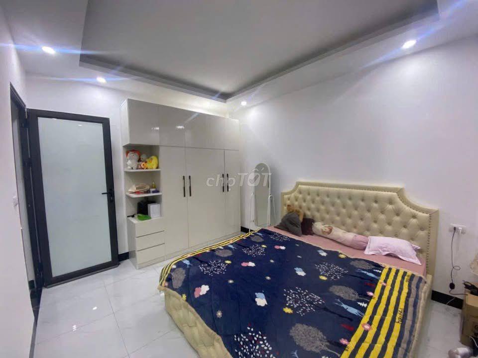 Cho thuê nhà Cầu Tó 40m2 xây 4 tầng ,4 Phòng,Full nội thất
