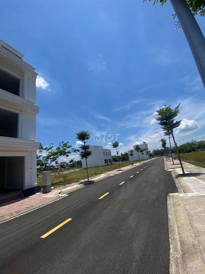 Cần bán gấp lô đất 70m2, MT DT741, gần KCN vsip 2, đã có sổ riêng