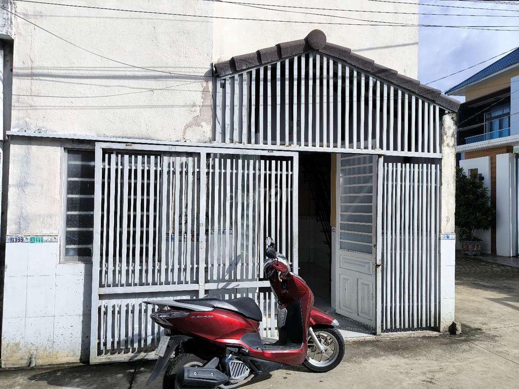 Nhà 1 trệt 1 gác, sau lưng bệnh viện Tâm Thần 