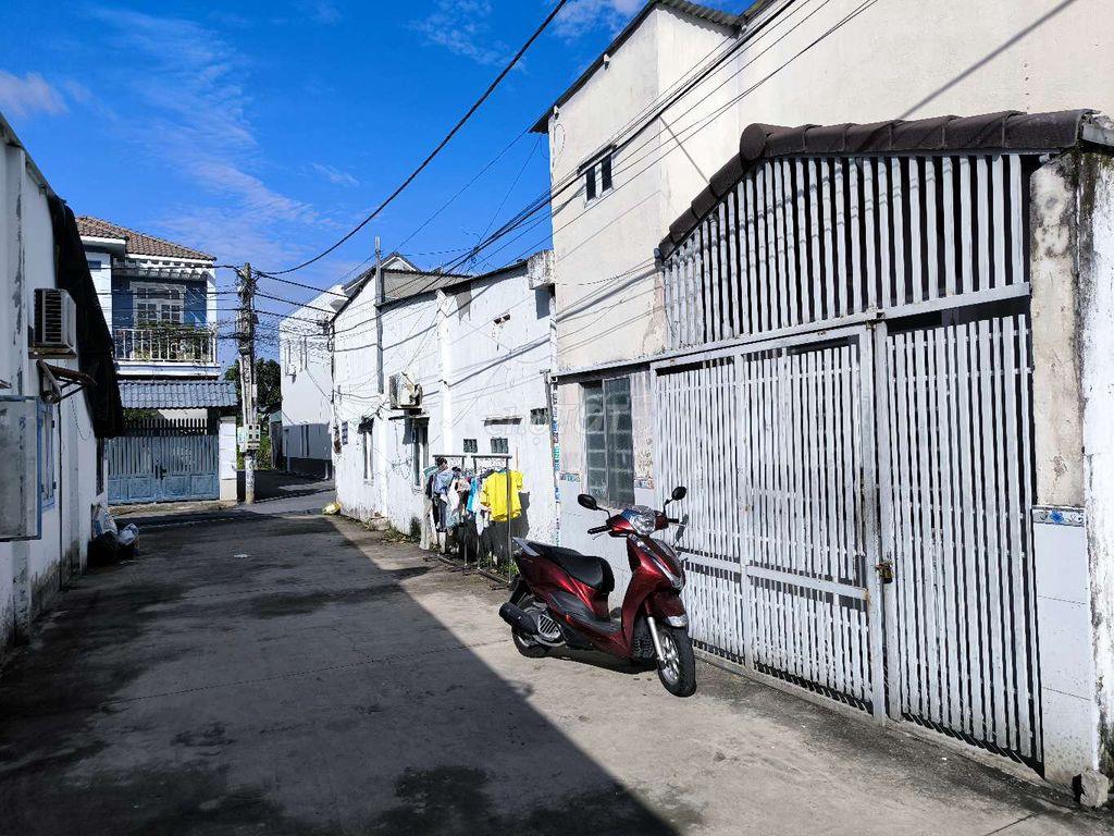 Nhà 1 trệt 1 gác, sau lưng bệnh viện Tâm Thần 