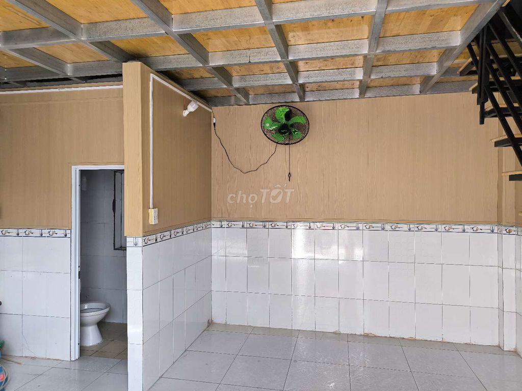 Nhà 1 trệt 1 gác, sau lưng bệnh viện Tâm Thần 