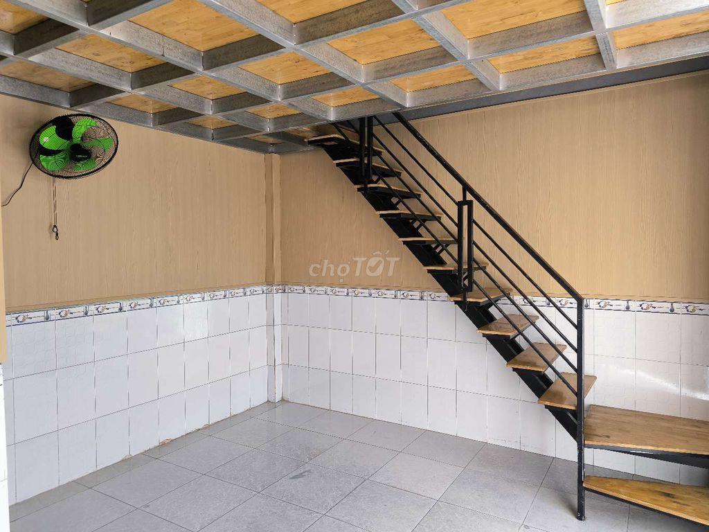 Nhà 1 trệt 1 gác, sau lưng bệnh viện Tâm Thần 