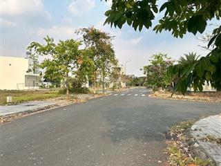Định cư nước ngoài nên cần bán gấp đất nền, sổ hồng chính chủ