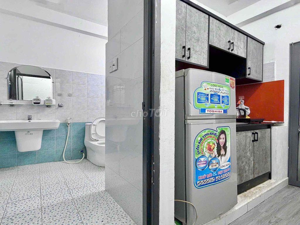 Studio tách bếp ban công ngay trung tâm Sài Gòn