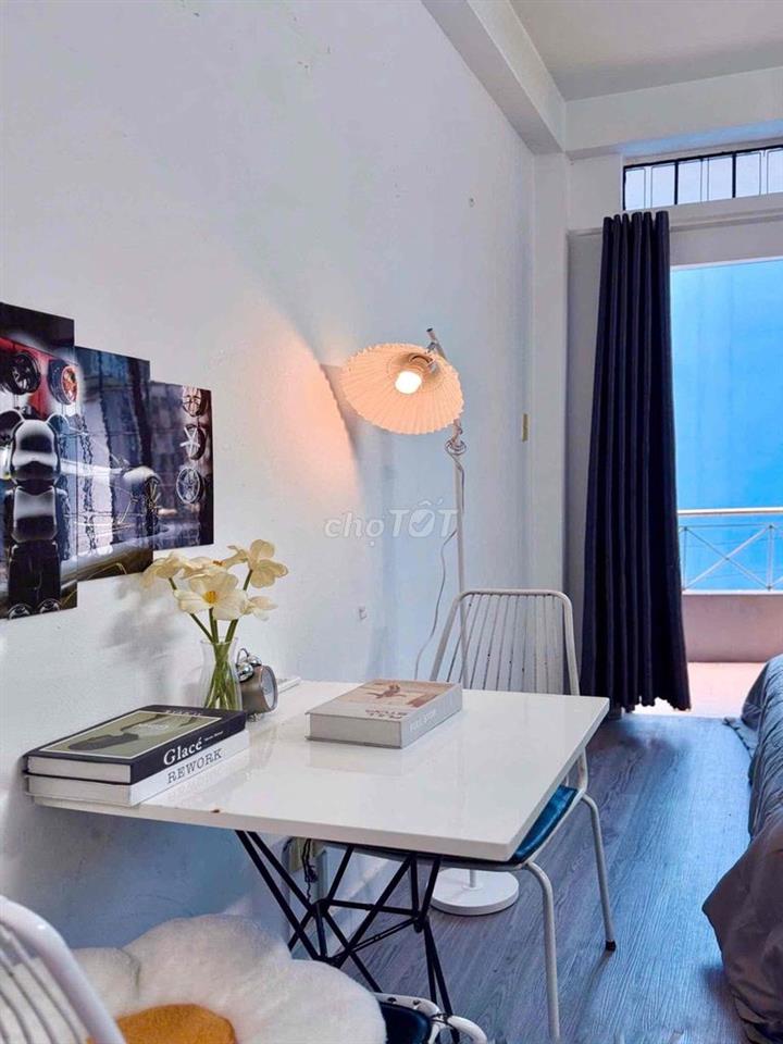 Studio tách bếp ban công ngay trung tâm Sài Gòn