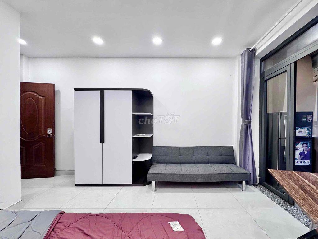 Studio thang máy + ban công Q3