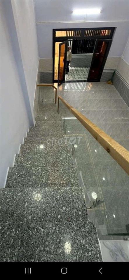nhà mới xây dựng xông cần bán