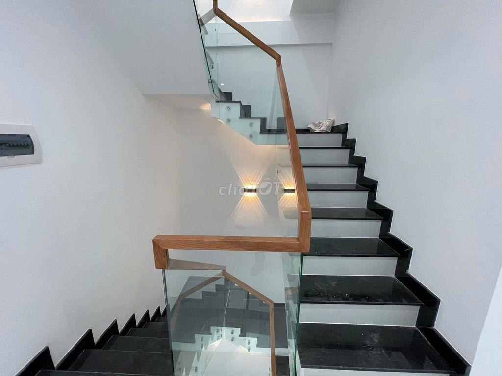 Cho thuê nhà nguyên căn đường Lê Văn Sỹ, Phú Nhuận, 5mx25m, DTSD 250m2