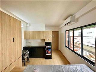 Phòng Full Nội Thất, cửa sổ trời