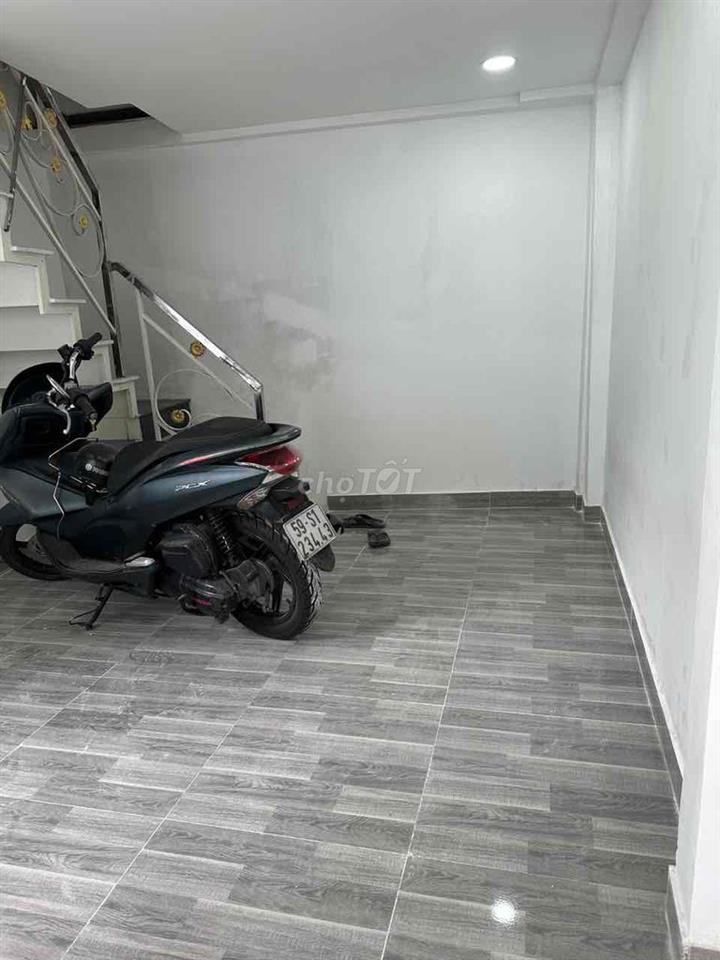 Nhà hẻm xe tải trệt, lững, lầu 20m2, dtsd: 50m2