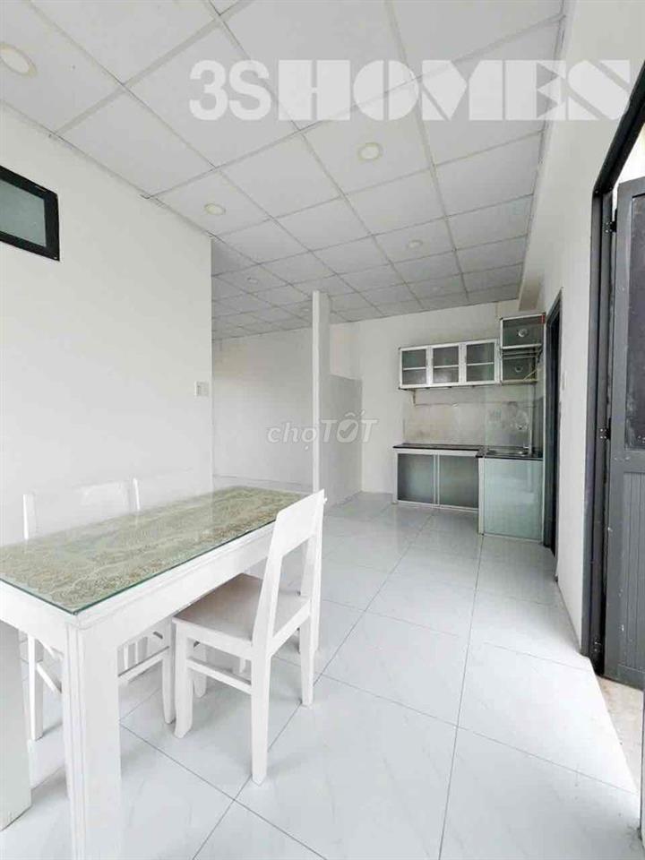Penhouse 1 phòng ngủ, có ban công, sân sau
