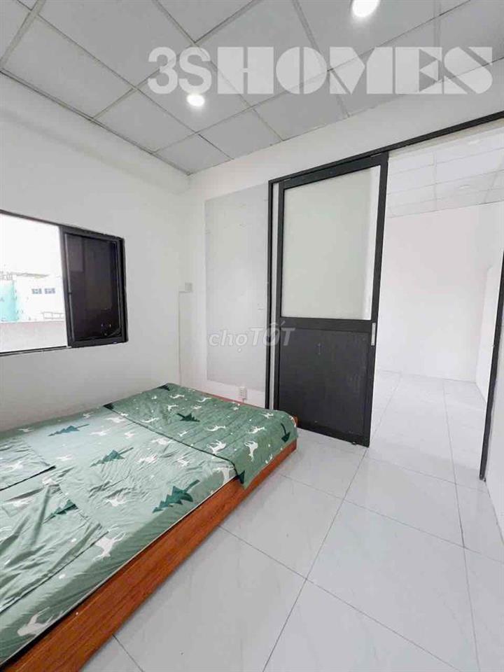 Penhouse 1 phòng ngủ, có ban công, sân sau