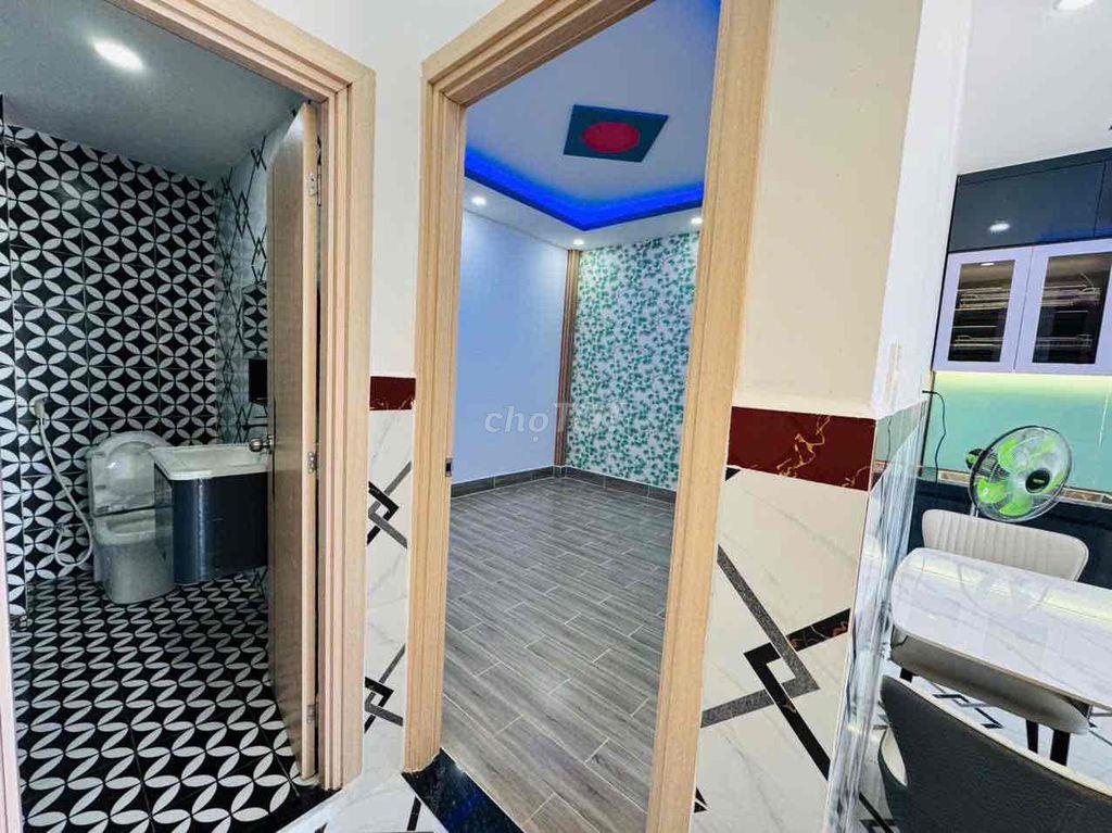 Bán nhà gấp , nhà rộng rãi , chính chủ , sổ riêng