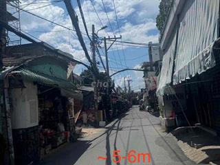 CẦN BÁN NHÀ : Ngang 9M Hiếm có khu vực Q7 , sổ hồng riêng , có sân .