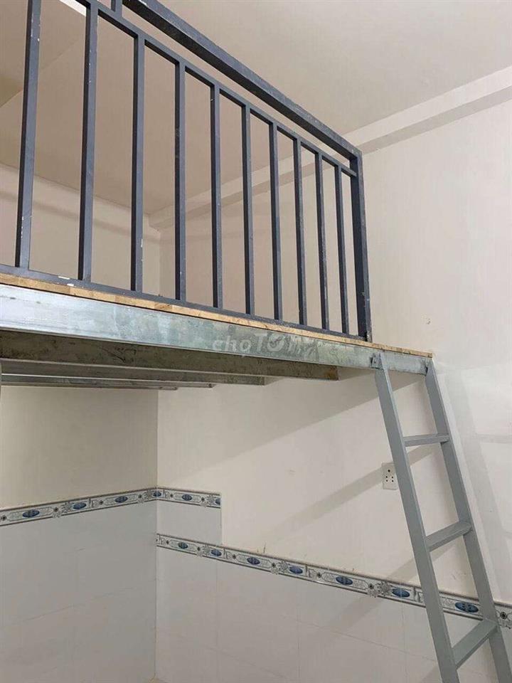 Lê Văn Lương góc NTThập phòng có gác, giờ tự do