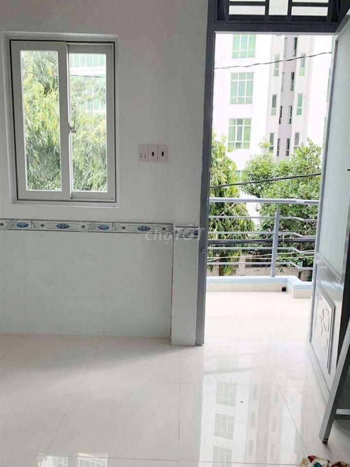 Lê Văn Lương góc NTThập phòng có gác, giờ tự do