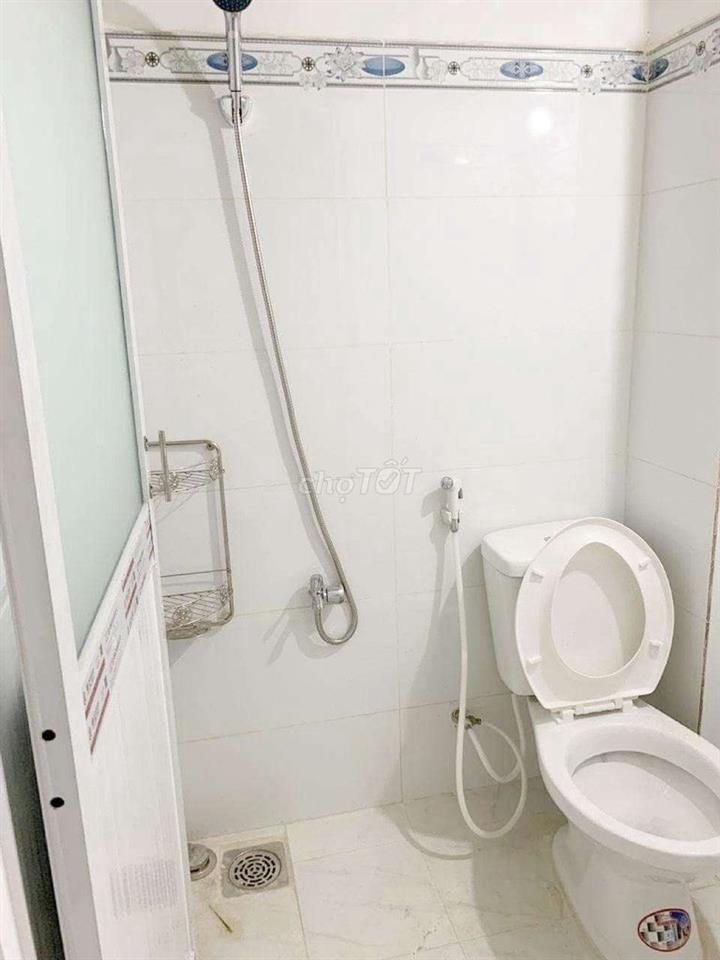 Lê Văn Lương góc NTThập phòng có gác, giờ tự do