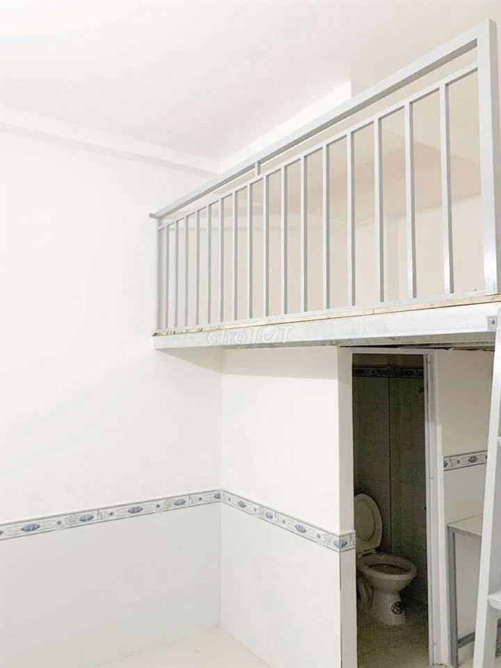 Lê Văn Lương góc NTThập phòng có gác, giờ tự do