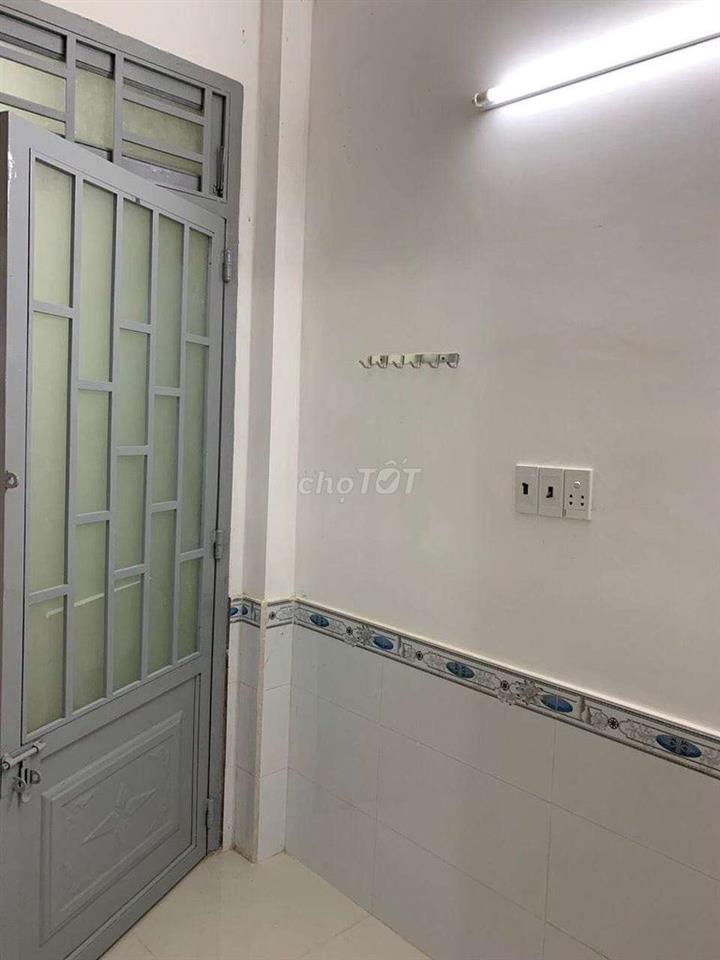 Lê Văn Lương góc NTThập phòng có gác, giờ tự do