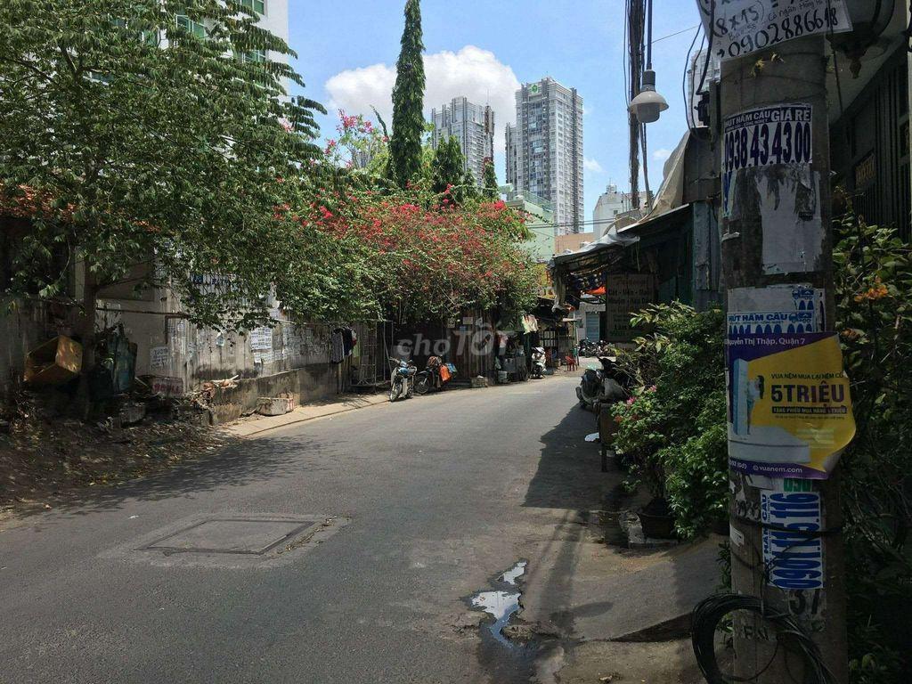 Lê Văn Lương góc NTThập phòng có gác, giờ tự do