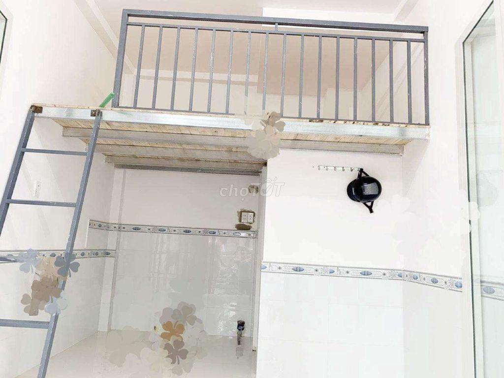 Lê Văn Lương góc NTThập phòng có gác, giờ tự do