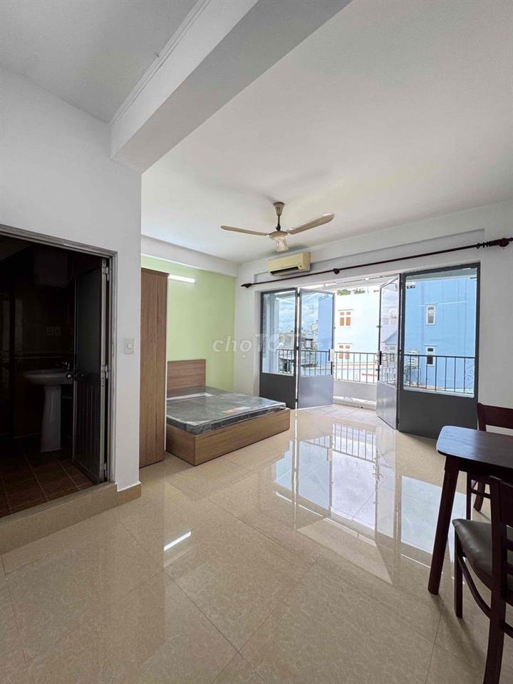 CHDV 1PN TÁCH BẾP BAN CÔNG - FULL NỘI THẤT CƠ BẢN NGAY NGÃ TƯ BẢY HIÊN