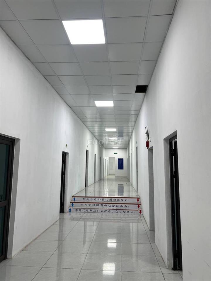 CHO THUÊ VĂN PHÒNG / TRUNG TÂM 700M2 MẶT TIỀN ĐƯỜNG GẦN KCN NỘI BÀI