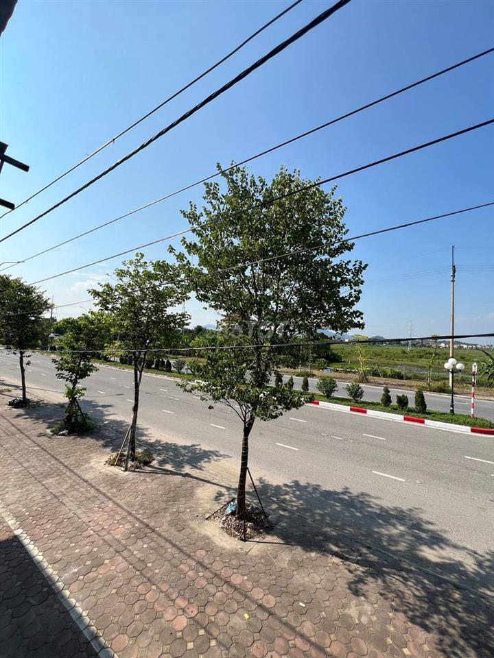 CHO THUÊ VĂN PHÒNG / TRUNG TÂM 700M2 MẶT TIỀN ĐƯỜNG GẦN KCN NỘI BÀI