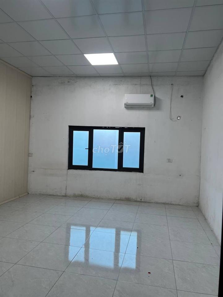 CHO THUÊ VĂN PHÒNG / TRUNG TÂM 700M2 MẶT TIỀN ĐƯỜNG GẦN KCN NỘI BÀI