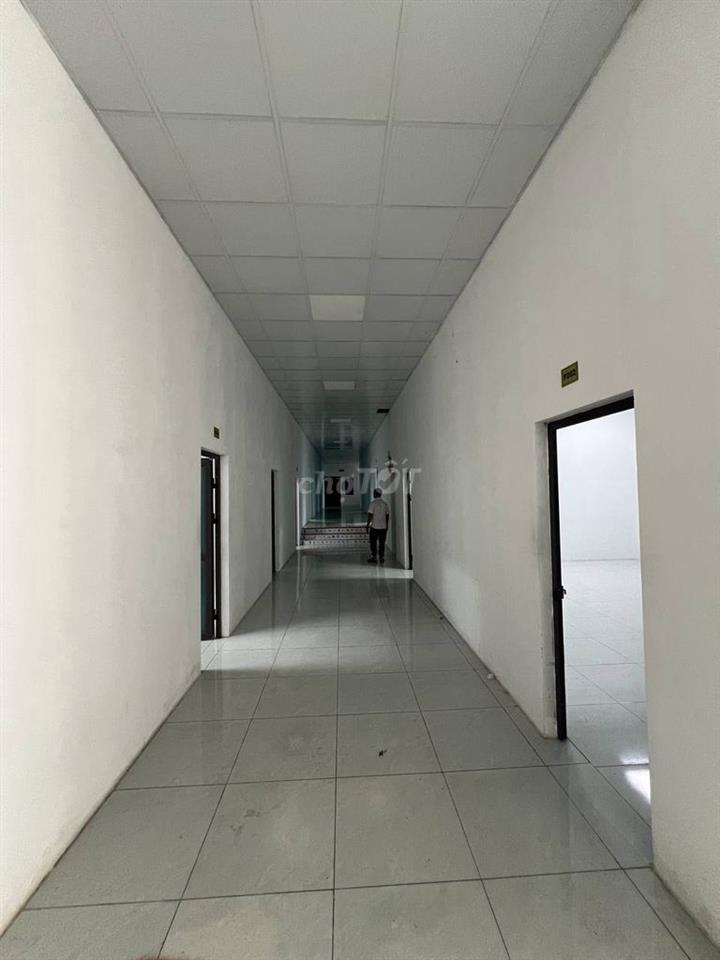 CHO THUÊ VĂN PHÒNG / TRUNG TÂM 700M2 MẶT TIỀN ĐƯỜNG GẦN KCN NỘI BÀI