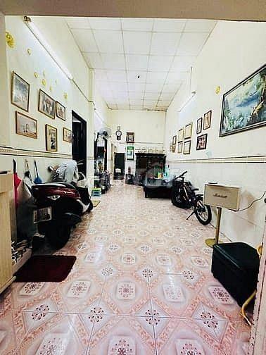 BÁN NHÀ HẺM XE HƠI , TRÊN TRỤC ĐƯỜNG LỚN QUẬN 4