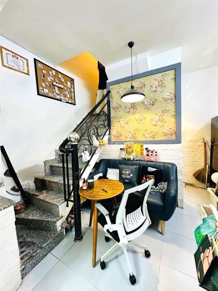 Hồ Thành Biên, 4m x 8m, 2PN, Sổ Hồng Riêng, Chỉ Hơn 2 Tỏi, Quận 8