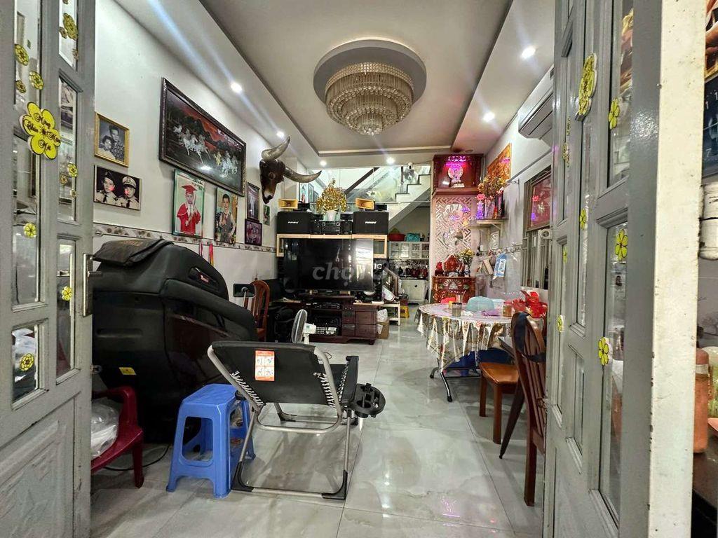 Phạm Thế Hiển, 5m x 28,