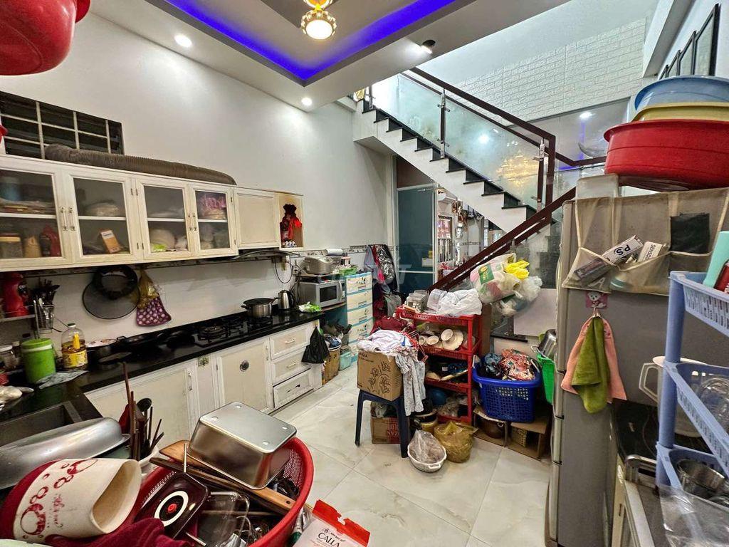 Phạm Thế Hiển, 5m x 28,