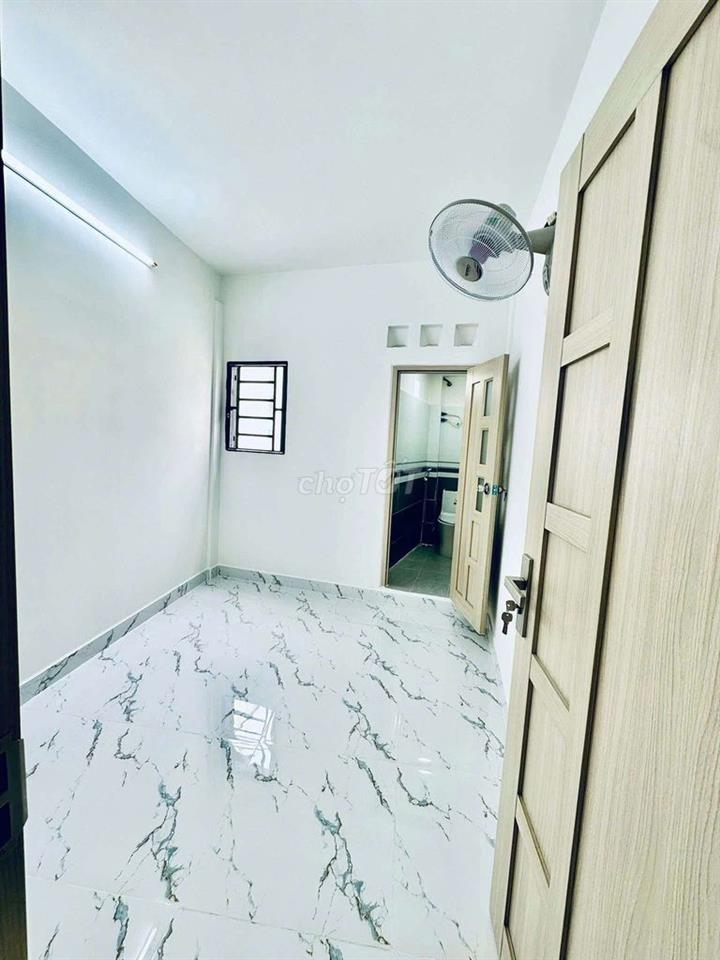 Nhà Gần Chợ Rạch Ông, 1 Trệt, 1 Lầu, 2PN, Chỉ Hơn 2 Tỏi