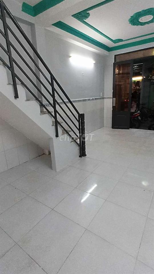 Chợ Phạm Thế Hiển, 4m x 8m, 1 Lầu, Sổ Hồng Riêng,  Chỉ Hơn 3 Tỏi Tí