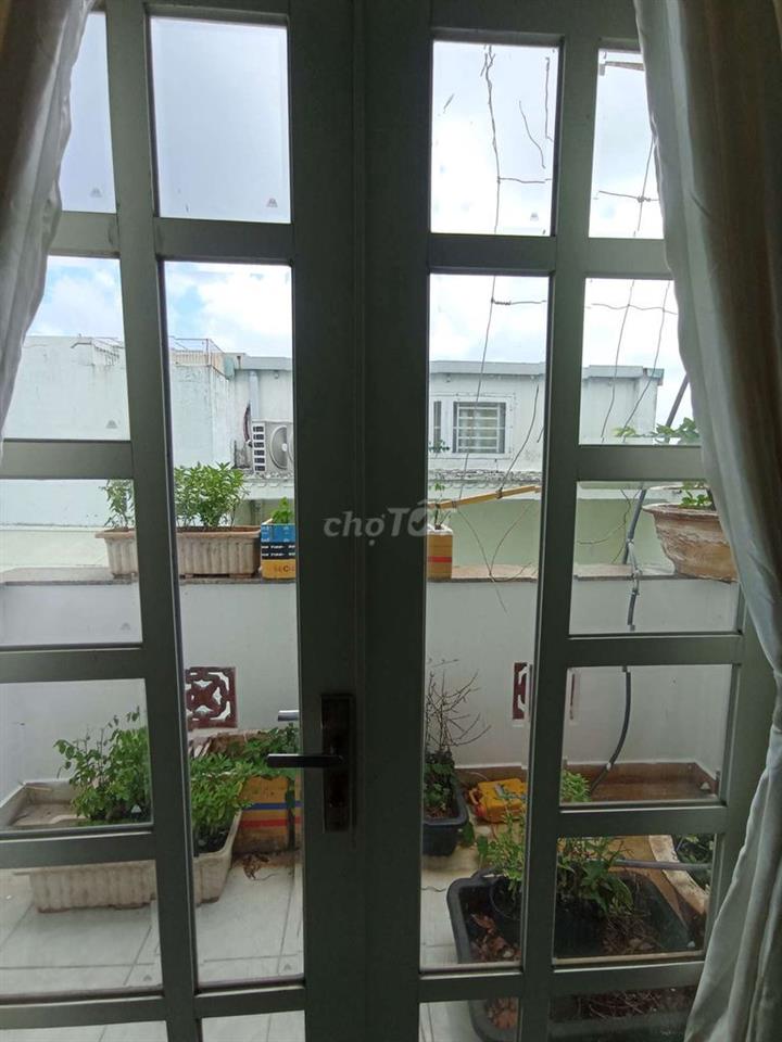 2 lầu 4 phòng ngủ đường số 6 