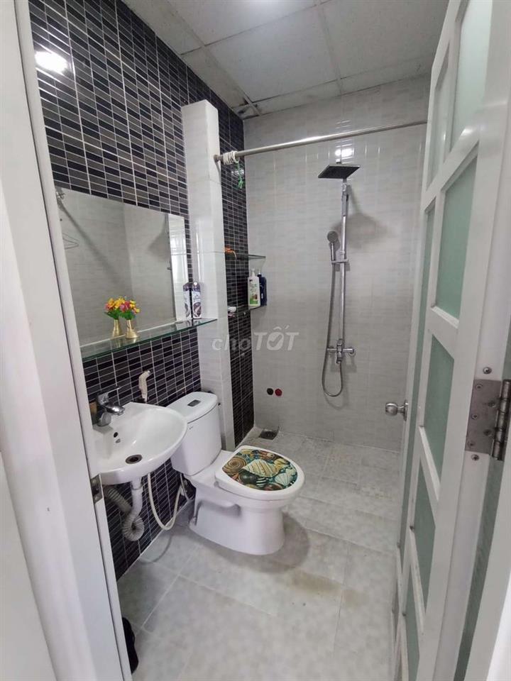 2 lầu 4 phòng ngủ đường số 6 