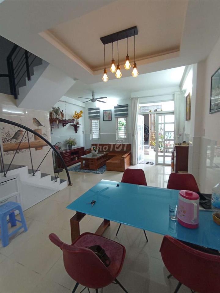 2 lầu 4 phòng ngủ đường số 6 