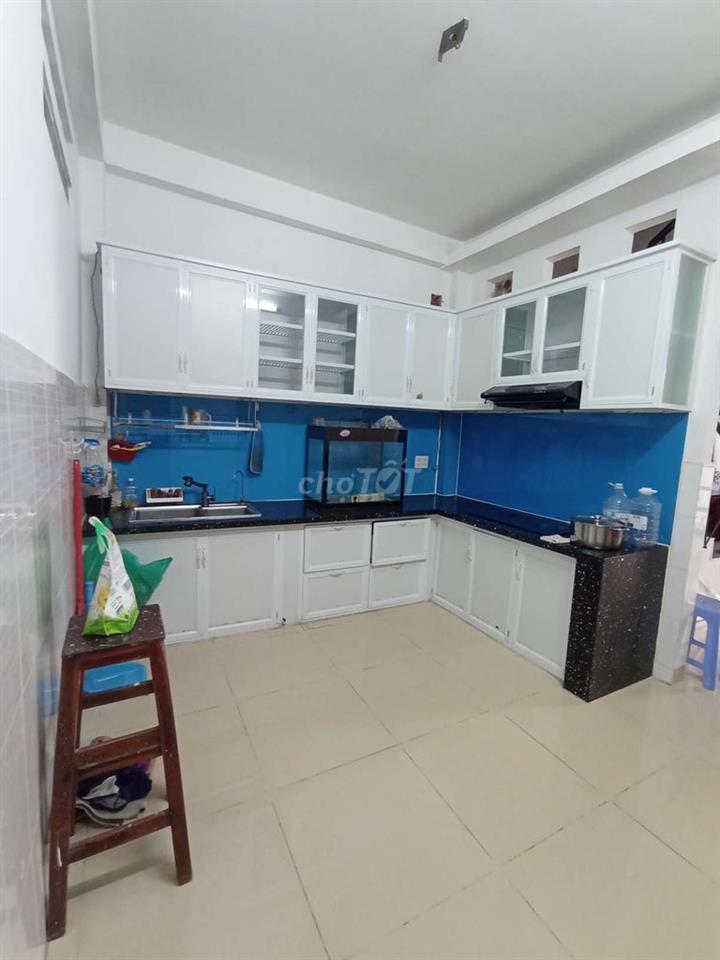 2 lầu 4 phòng ngủ đường số 6 
