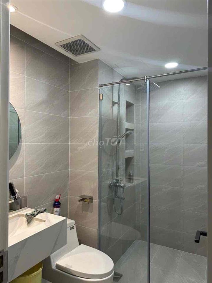 Cho thuê mặt bằng nhà riêng tầng trệt, hoàn thiện mới đẹp.